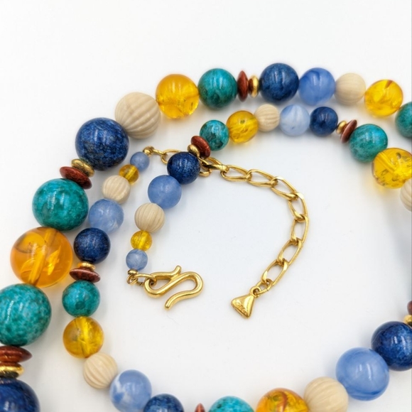 Vintage Liz Claiborne colorful plastic beaded necklace light weight - Picture 6 of 10